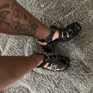 Black jelly sandals with heel